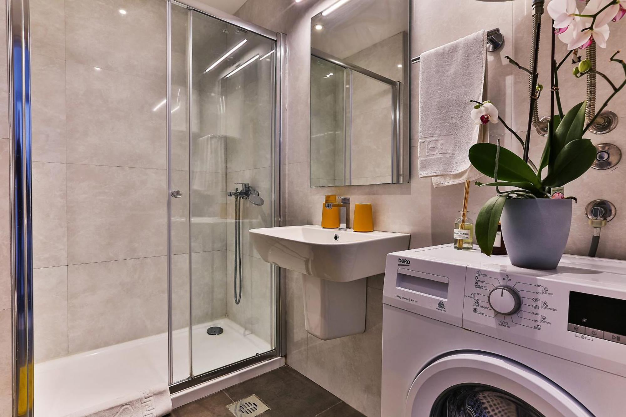 Luxury Fontana Apartment *